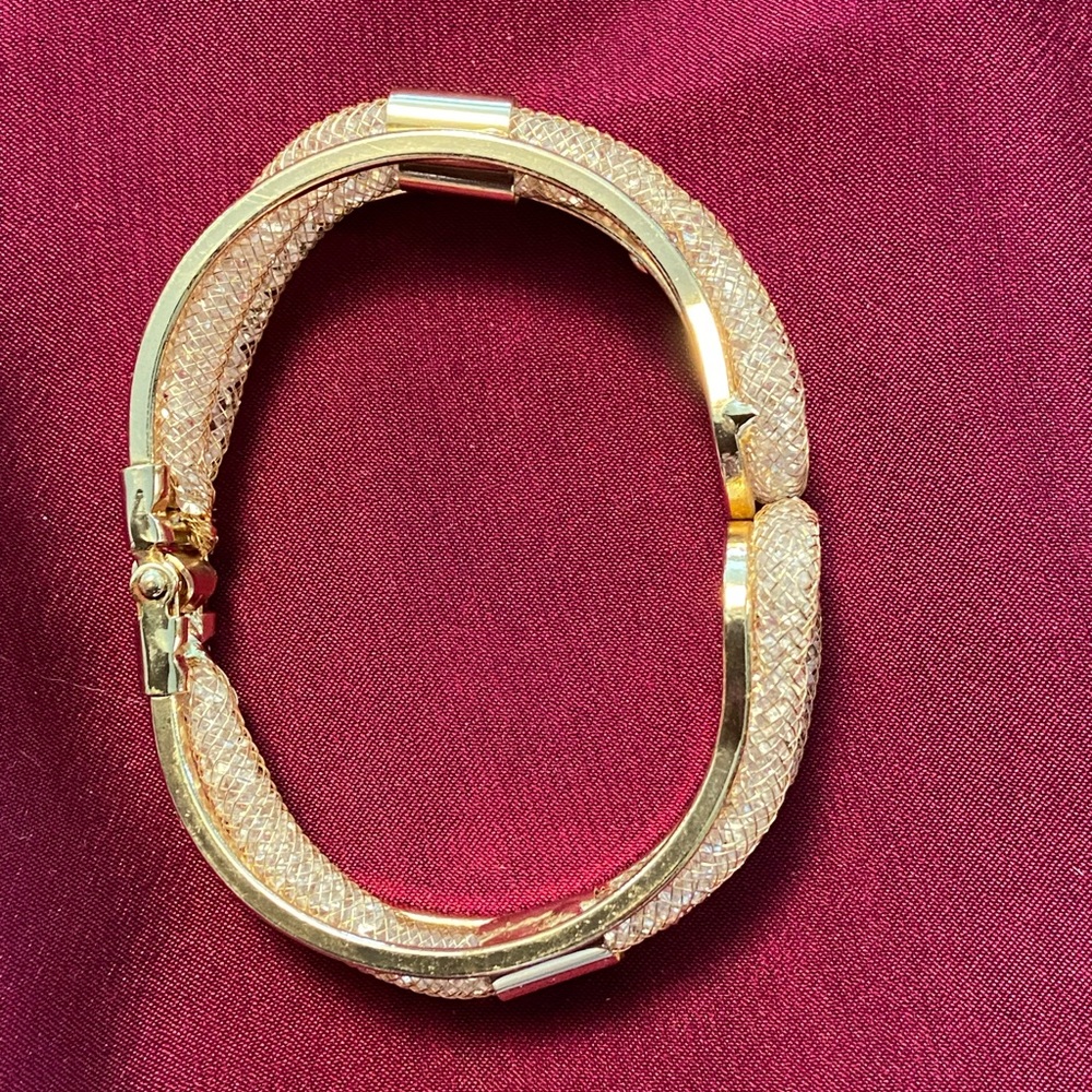 💥💥❤️3 cuff bracelets for only $25💥❤️💥. 2 in gold tone, 1 in silver tone! - Picture 9 of 10